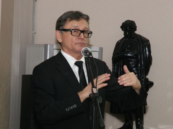 "Конкурент" |  «Директор библиотеки — это миссия»