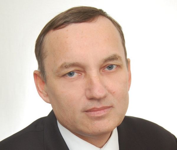 Сергей Горшенин, кадастровый инженер. Родился во Владивостоке, 56 лет. Образование: ДВПИ, инженерно-строительный факультет, инженер-гидротехник. В 90-х создал топливную компанию «Форвард». Позже стал ведущим экспертом дорожного хозяйства в ФГУ "ДСД Владивосток", три года проработал в Москве директором филиала проектной организации. Фото: предоставил С. Горшенин |  Все только смеялись и продолжали воровать