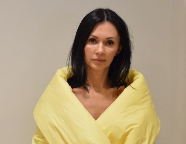 Галина Лорентсен, владелица магазина одежды «Селебрити». Родилась в Комсомольске-на-Амуре. Училась в ДВГУ, окончила российско-американский факультет (РАФ) во Владивостоке. Начинала карьеру с должности пресс-секретаря при вице-губернаторе Приморского края. Затем работала менеджером по международным отношениям. С 2008 г. по настоящее время занимает пост президента ООО «Влад Мотор Инн», известного гостинично-ресторанного комплекса. С 2009 г. по 2019 г. — индивидуальный предприниматель. Фото предоставила Г. Лорентсен |  «Интернет–торговля все просто заполонила»
