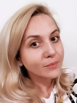 Наталья Литуненко, предприниматель. Родилась в г. Владивосток. В 2003 г. окончила ДВГУ, факультет правоведения. По окончании вуза в течение 3-х лет работала юрисконсультом одной из погрузо-разгрузочных компаний на территории ВМТП, затем с 2006 по 2009 г. была юрисконсультом в крупнейшей компании в сфере игорного бизнеса. Позже — работала в должности директора по развитию гостиничного комплекса. С 2013 г. ведет собственный бизнес и руководство магазином европейской детской одежды премиум сегмента Michael&Sebastian, который в скором времени откроется после ремонта и проведенного ребрендинга под новым названием 4KIDS. С 2018 г. и по настоящее время развивает российский бренд CANDYS — ретейл детской одежды и товаров для детей. Фото: предоставила Н. Литуненко |  «Нам просто запретили продавать куклы»