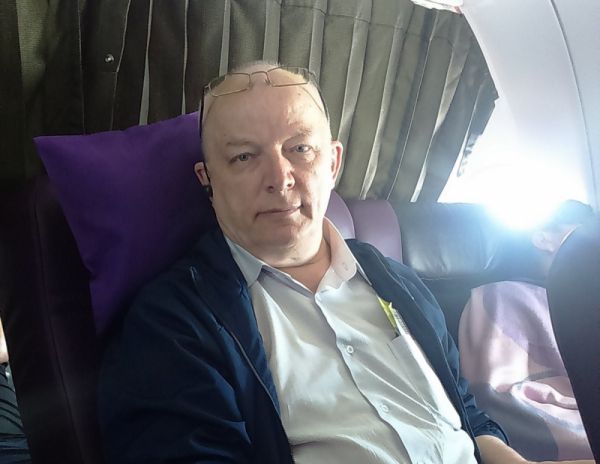 Георгий Коваль, арбитражный управляющий, преподаватель кафедры экономики и управления на предприятии ДВФУ. Родился в 1952 г. в Магадане, окончил школу № 13 во Владивостоке. Образование: инженер-физик в Томском институте автоматизированного управления и радиоэлектроники (1979 г.), Санкт-Петербургская финансовая академия (1991 г.), Московский институт экономики и права (магистр, юриспруденция, 2016 г.). Срочная служба в рядах Советской армии (1970–1972 гг.), офицер ТОФ (1981–1983 гг.). В 1985 г. — председатель исполкома Шкотово-22, депутат городского совета Шкотово-17, 1986–1991 гг. — инструктор организационно-инспекторского управления, начальник отдела новых экономических структур администрации Приморского края, 1991–1997 гг. — вице-президент в Дальневосточной межотраслевой инновационной компании «Восток», организатор двух бирж. С 1997 г. — арбитражный управляющий, с 2005 г. — преподаватель в ДВГУ (ДВФУ). Награжден в 2007 г. почетной грамотой РСПП. |  «Будете постоянно в «черных списках»