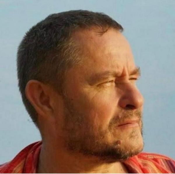 Игорь Драбязг, винодел, один из основателей винного «Япономорского клуба», директор Сихотэ-Алиньского института Восточно-Азиатских медицинских традиций. Родился в 1963 г. в г. Мирном Якутской АССР, учился в ВМУ (Владивостокское мореходное училище) по специальностям «Электрорадионавигация морского и рыбопромыслового флота» и «Гидроакустика». Также окончил специальность «Философия» в ДВФУ. Главные духовные учителя: Чогьял Намкхай Норбу Ринпоче, держатель учения Дзогчен в традиции Ньингма, и Лопон Тендзин Намдак Ринпоче, держатель учения Дзогчен в традиции Бон. ФОТО: предоставил И. Драбязг |  «Награда за труд не заставит себя ждать, ибо то, что от Бога, – рентабельно»