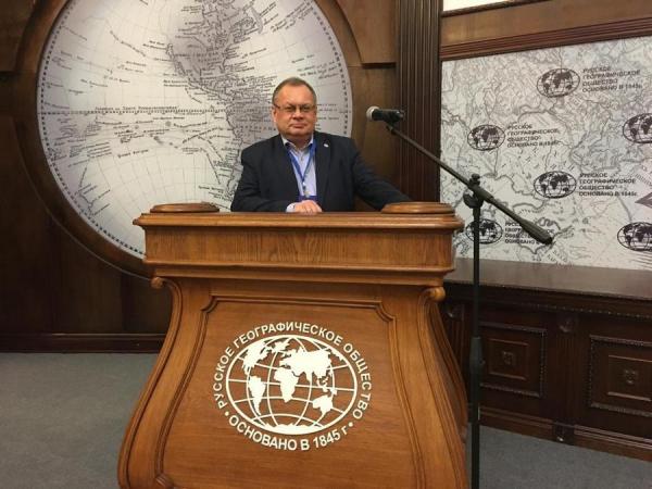 Алексей Буяков, председатель Приморского краевого отделения Русского географического общества — Общества изучения Амурского края, член Совета Регионов РГО, историк, член правления Приморского краевого отделения Общества российско-китайской дружбы, член президиума отделения Российского исторического общества в Приморском крае, член Приморского отделения Российского военно-исторического общества. Автор четырех монографий и восьми книг в соавторстве, в том числе биографического справочника «Белый генералитет на Востоке России в годы Гражданской войны». Ему принадлежит около 80 научных статей в советских, российских и зарубежных изданиях. Эксперт по истории спецслужб Дальнего Востока, фалерист, филокартист. ФОТО предоставил А. Буяков |  «Спецслужбы были в курсе устремлений США»