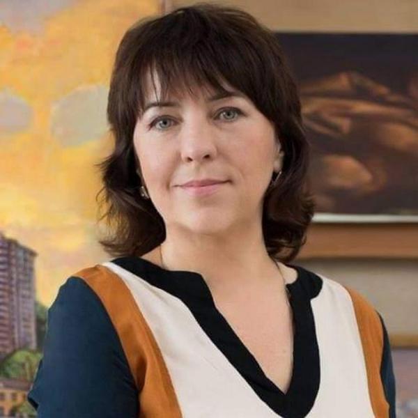 Лидия Козьмина, художница. Родилась в поселке Заводском. Окончила Владивостокское художественное училище, Дальневосточный институт искусств по классу живописи у профессора В. Н. Доронина. Ее работы находятся в галереях и частных коллекциях в России, Японии, США, Южной Кореи, Китая, Австралии. Выставки Лидии Козьминой проводятся от Владивостока до Мельбурна. ФОТО: предоставила Л. Козьмина |  «Не надо выходить на одну тропу с Богом»