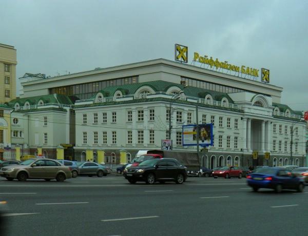 фото: ru.wikipedia.org |  Денежные переводы в долларах стали дороже. Новые санкции от известного банка