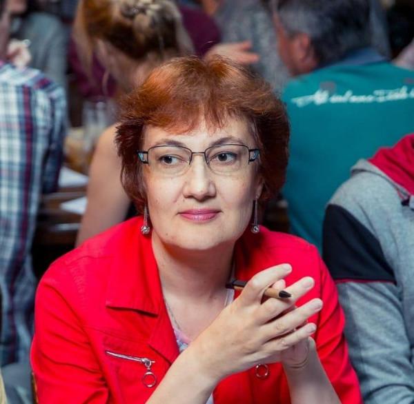 Евгения Бутенина, доктор филологических наук, переводчик, профессор кафедры лингвистики и межкультурной коммуникации Дальневосточного федерального университета. Научные интересы — транскультурализм и медиация русской классики в современной мировой литературе. Автор многочисленных статей по данной проблематике, учебного пособия «Мультикультурный роман США» и монографии «Чужое слово проступает…»: Рецепция русской классики в прозе США второй половины ХХ — начала XXI века». ФОТО: предоставила Е. Бутенина |  «Так Владивосток вошел в культурное сознание западного человека»