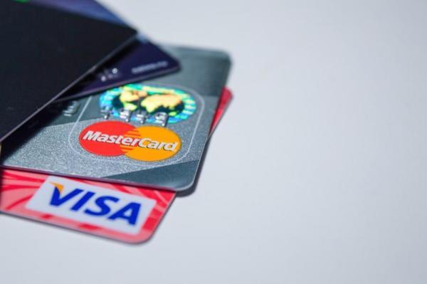 Фото: freepik.com |  Известный депутат хочет, чтобы Visa и Mastercard вернулись в Россию