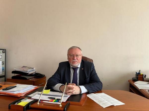 Николай Крадин (родился 17 апреля 1962 г. в пос. Онохой, Заиграевский район, Бурятская АССР) — советский и российский историк, археолог, антрополог, обществовед, теоретик государства. Директор Института истории, археологии и этнографии народов Дальнего Востока ДВО РАН (с 2017), академик РАН. Доктор исторических наук, профессор. ФОТО: Ю. Пивненко |  «За кадром СВО остается очень многое. А люди должны это знать»