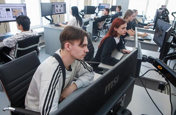 Цифровой прорыв: свыше 4 500 школьников Приморья осваивают профессии будущего