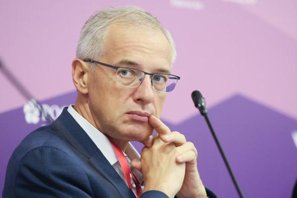 фото: фотобанк Росконгресса |  Глава DNS жестко разнес деление ретейла на онлайн и офлайн