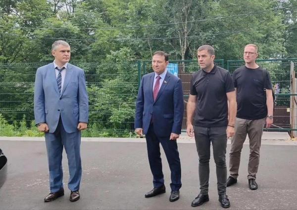 фото: пресс-служба Совета Федерации |  Александр Ролик оценил ход реконструкции парков «Минный городок» и им. Лазо